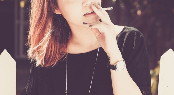 mulher-fumando-26112018182957540
