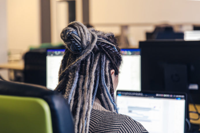 JjzQ4MQS-closeup-dredlocks-girl-working-computer-back-view-freepik-693×462